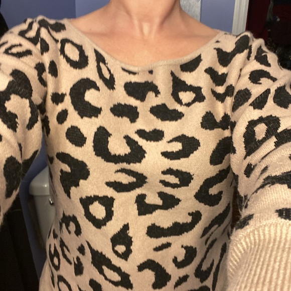 Animal Print top - Picture 2 of 5